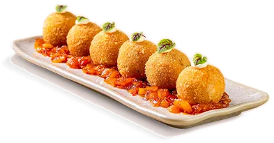 Croqueta cremosa de presunto cru e queijo da serra, como servido na casa