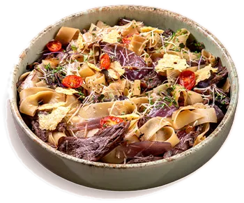 Pappardelle e cordeiro, como servido na casa