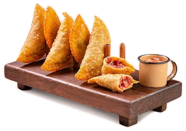 Pastéis de carne-seca com vinagrete campanha, como servido na casa